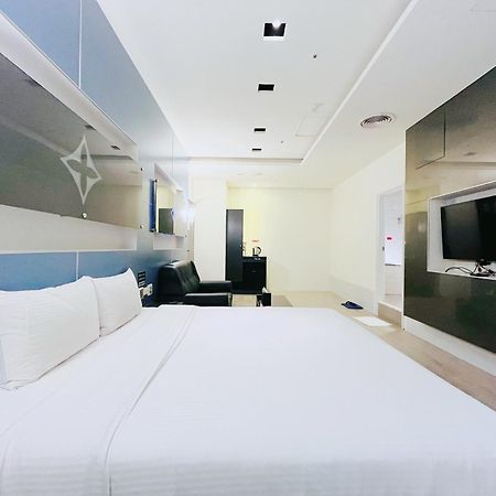 Walker Hotel - Sanchong Taipei Exterior photo