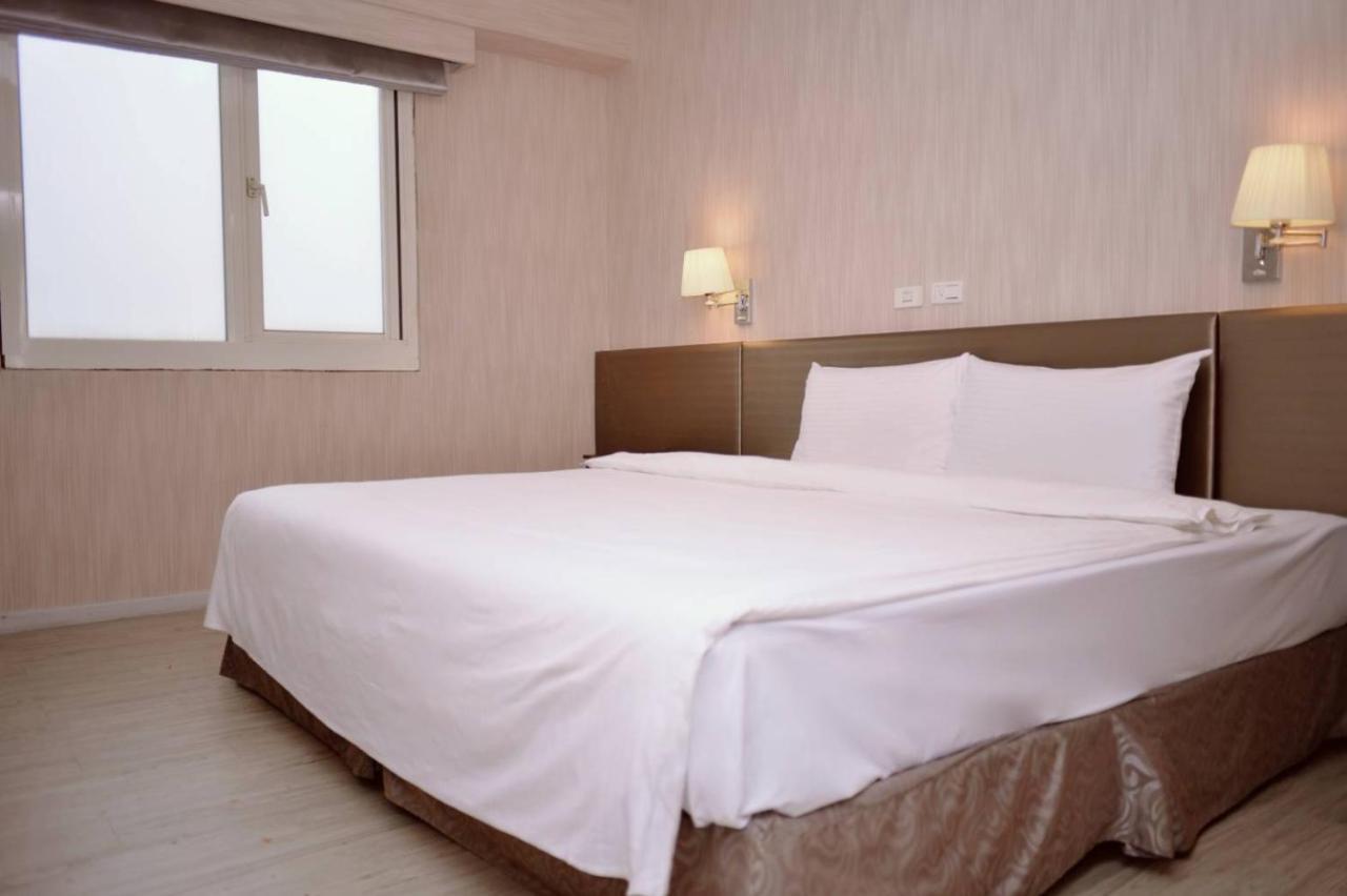 Walker Hotel - Sanchong Taipei Exterior photo