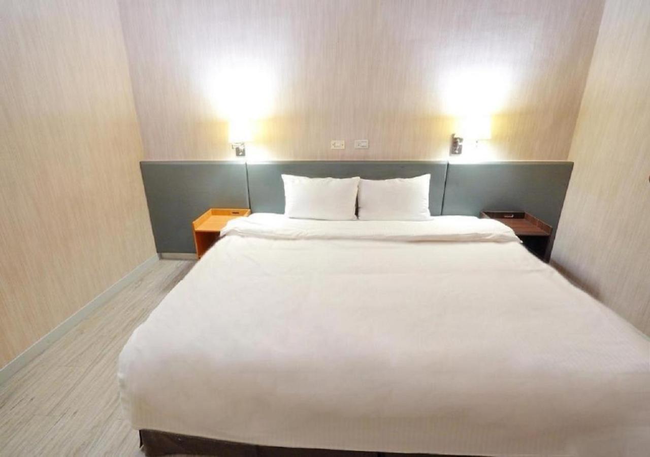 Walker Hotel - Sanchong Taipei Exterior photo