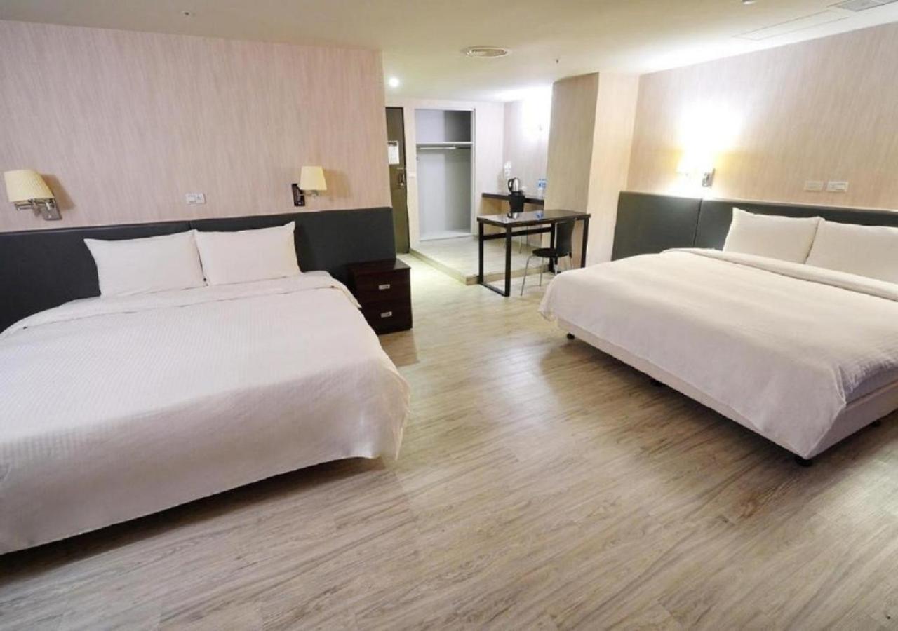 Walker Hotel - Sanchong Taipei Exterior photo