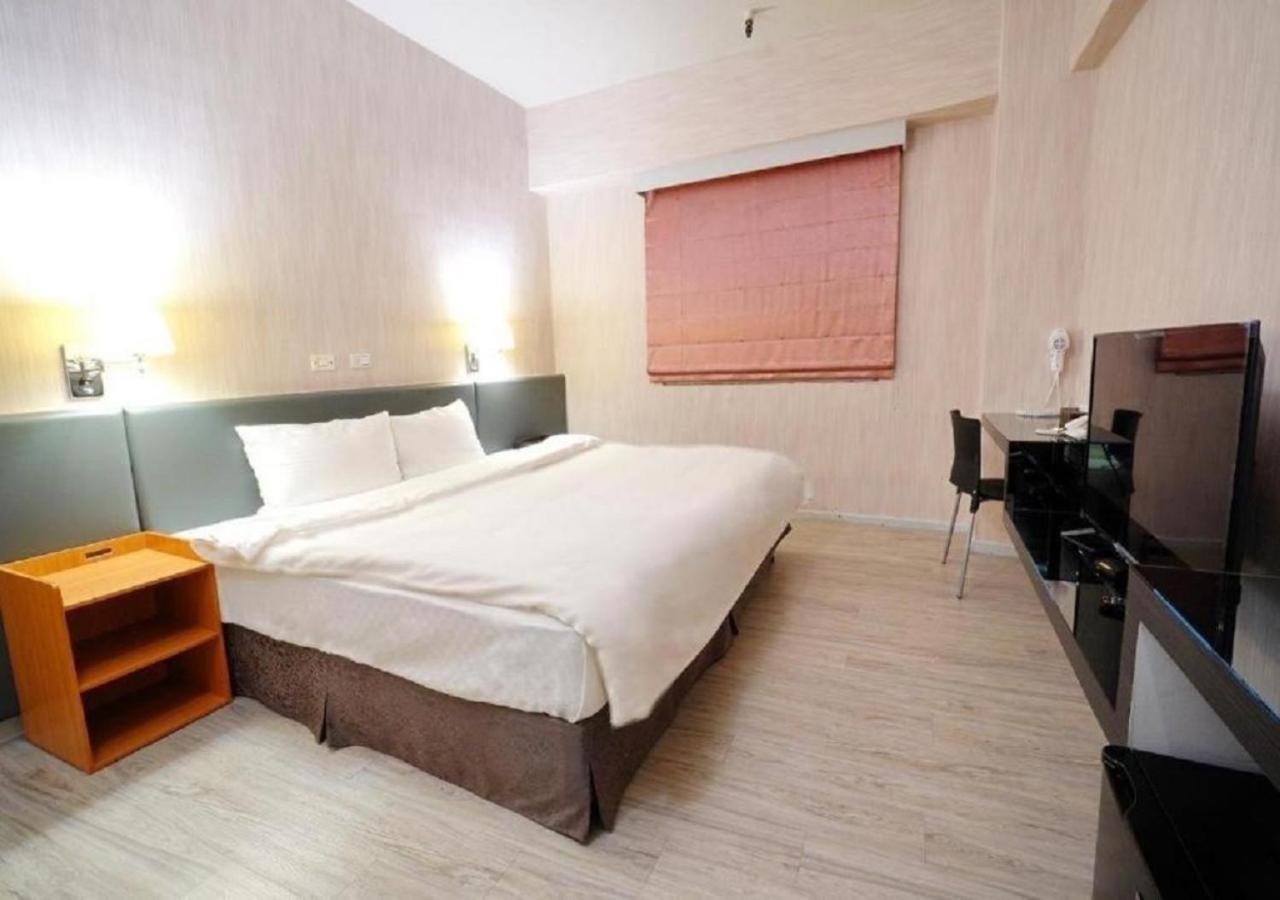 Walker Hotel - Sanchong Taipei Exterior photo